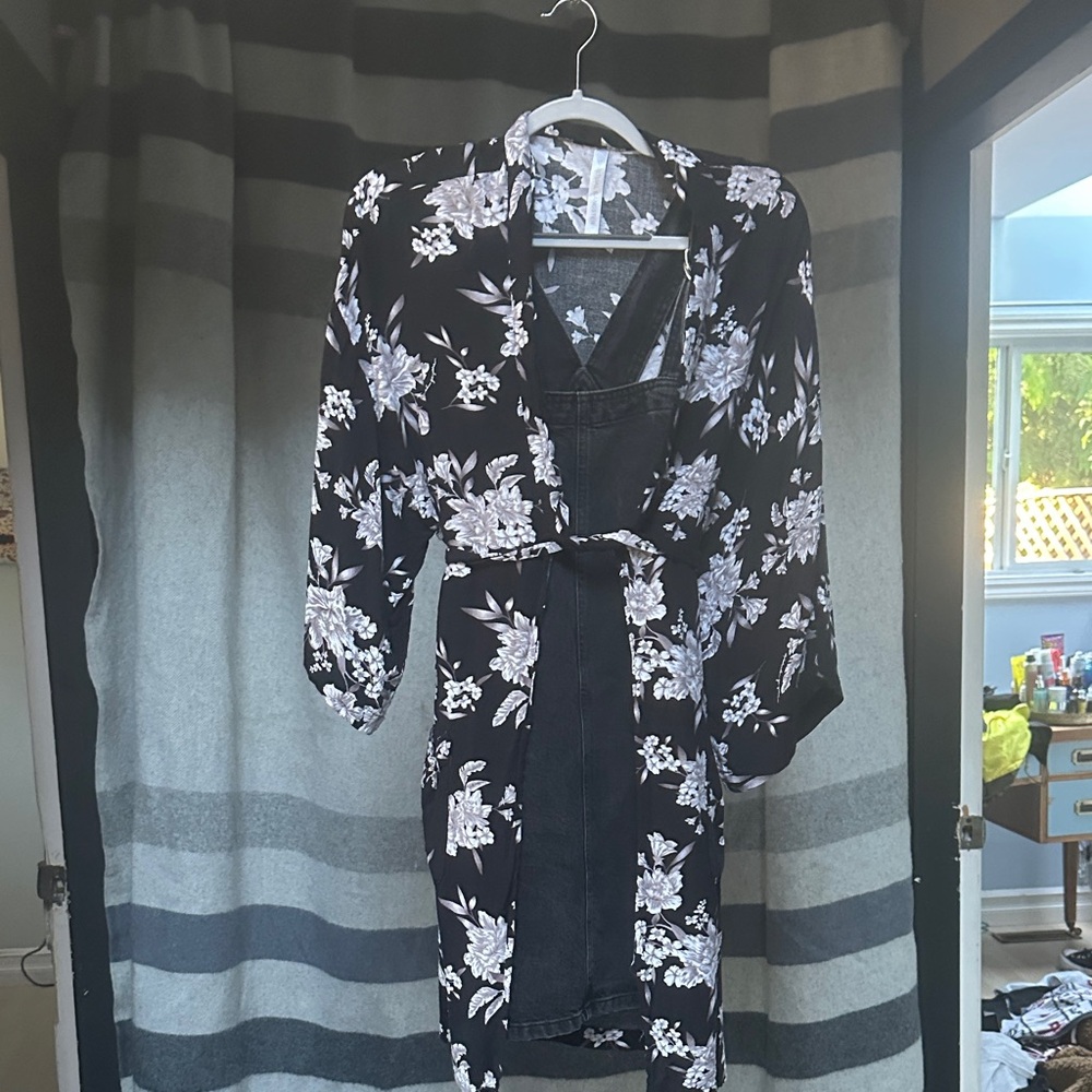 Spiritual Gangster Black and White Floral Kimono